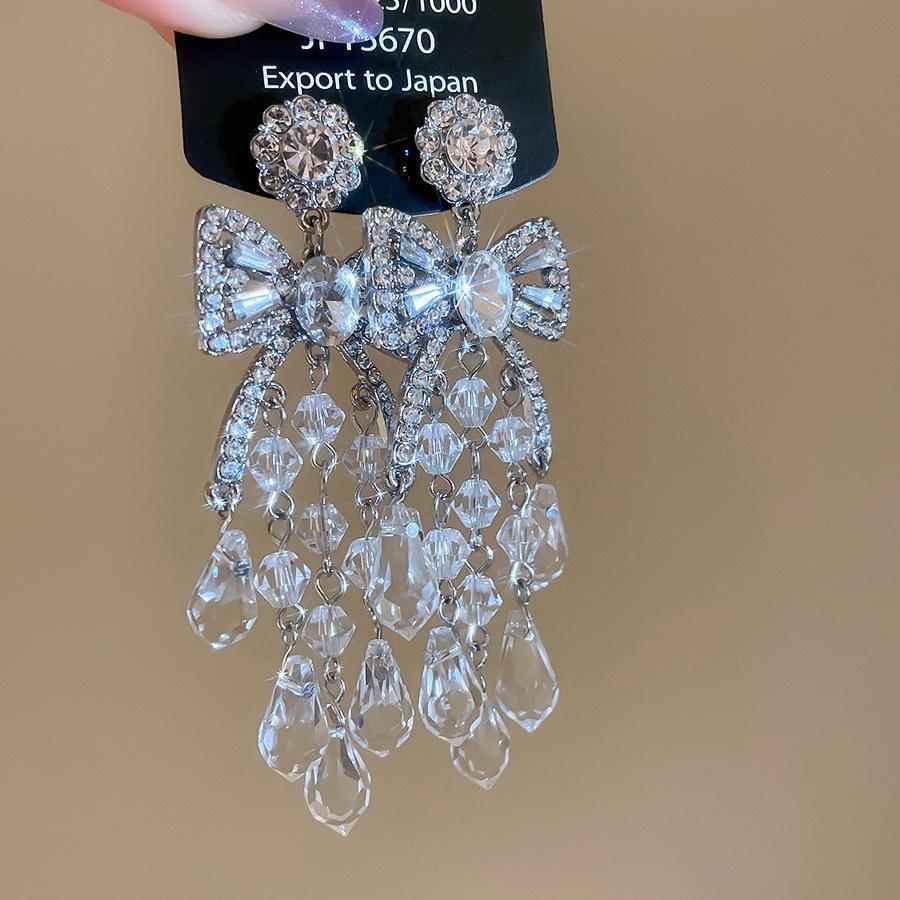 Luxury Spider Web Drop Tassel Earrings with Inlaid Diamonds