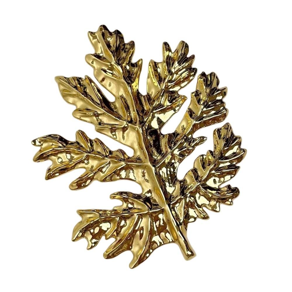 Exquisite Corsage Ornament Maple Leaf Brooch Vintage French Style Long Leaf Pin Gold Chest Flower Metal Glossy Brooch Gift