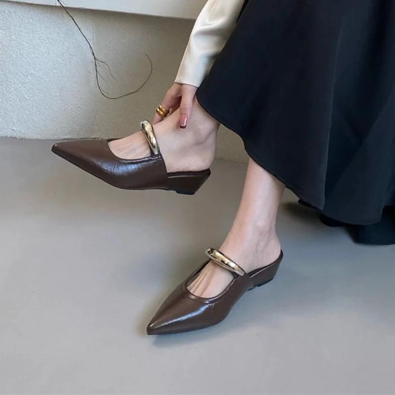 Женские шлепанцы с острым носком и металлической пряжкой, женские удобные модные босоножки на низком каблуке, дизайнерские туфли-лодочки для женщин