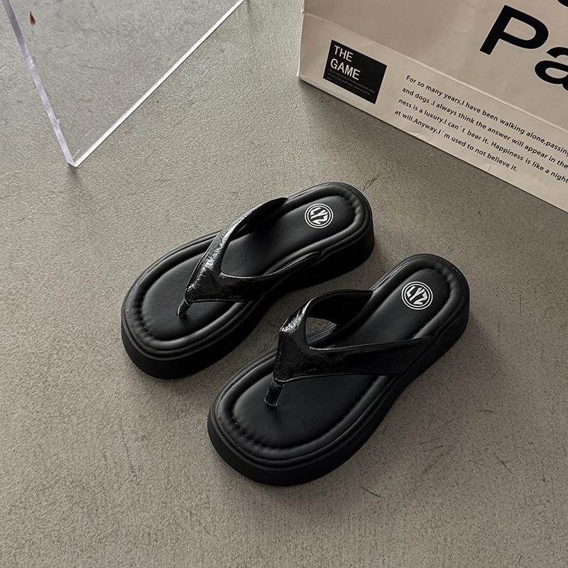 Новые удобные и комфортные шлепанцы на толстой подошве для женской летней обуви с сандалиями для пальцев и пляжными крутыми тапочками