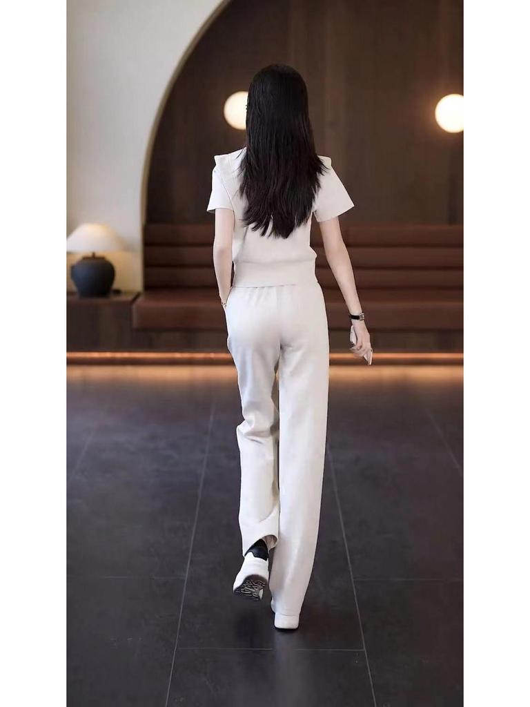 Женский летний стильный повседневный костюм-двойка 2024 года — спортивная одежда, замедляющая старение, с короткими рукавами