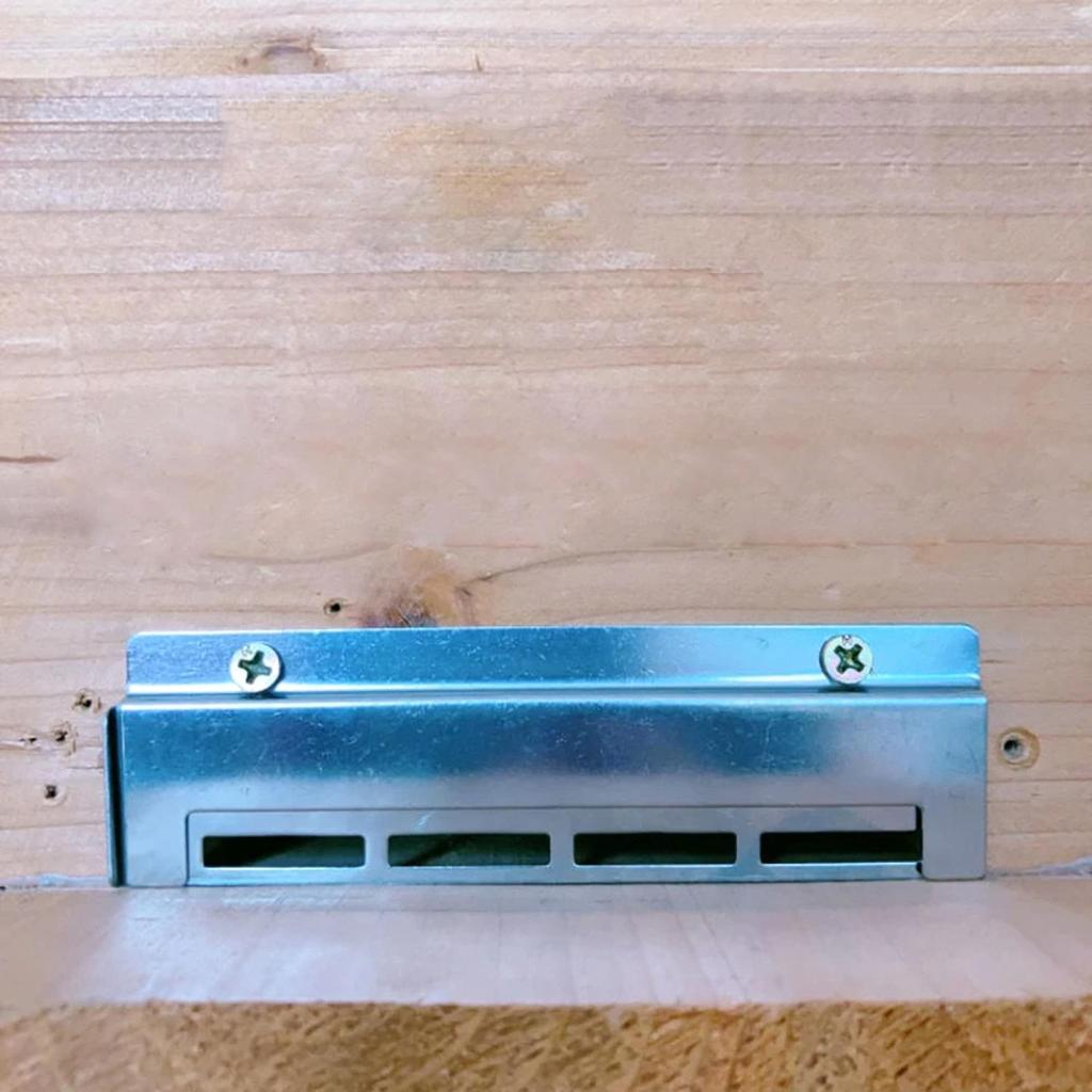 2 комплекта пчеловодческих ящиков, ульев, входных дверей, гнездовых дверей, барьеров для королев, препятствующих побегу, вентиляции для миграции пчел, инструментов пчеловода