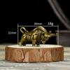 Украшения для автомобиля Миниатюрные украшения Ретро-бронзовая скульптура быка Офисный стол Богатая корова Креативные небольшие подарки Твердые бронзовые украшения