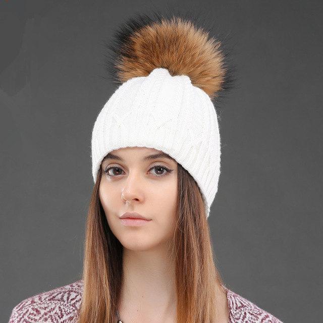 Женская зимняя теплая шерстяная шапка из меха енота с шариками для защиты ушей, однотонная универсальная двухслойная шапка-пуловер