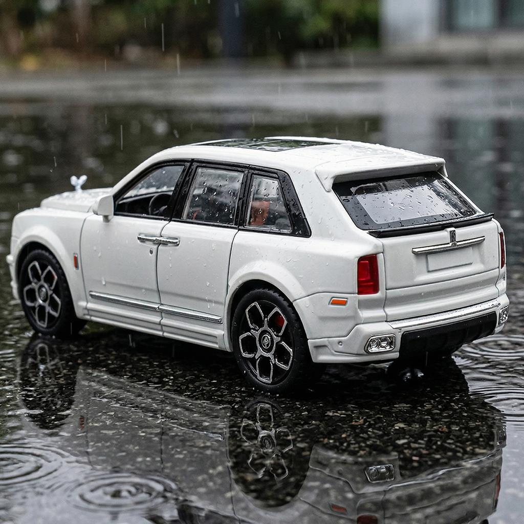 1:20 Rolls Royce Cullinan Black Badge Металлический литой модель автомобиля с инерционным механизмом, звуком и светом, Детская игрушечная машина, Подарок на день рождения, Мальчик