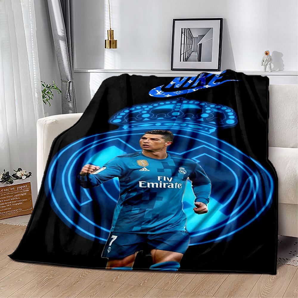 Ronaldo's Dynamic Pose Blanket Soft Warm Cozy Great for Livingroom Bed Seaside for All Occasions Modern Style Ideal Gift For Birthday Valentine'S Day