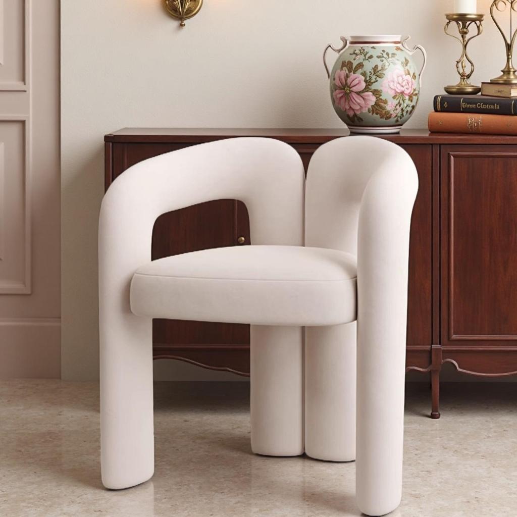 Роскошное современное кресло для макияжа инфлюенсера со спинкой в кремовом стиле для туалетного столика в спальне