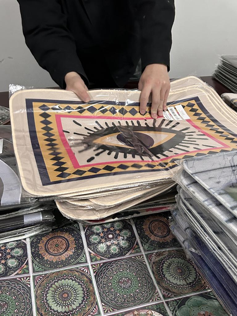 Ковер с принтом глаз, войлочный коврик, утолщенный нескользящий коврик, декоративный коврик для ванной комнаты, прикроватный коврик на заказ