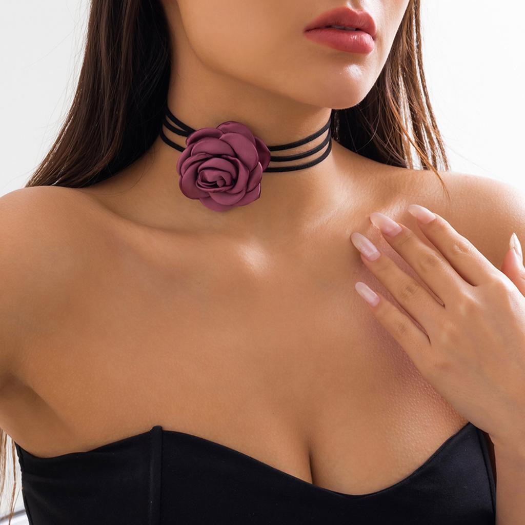 Trend Niche Sense Rose Pendant Collarbone Chain Temperament Simple Cold Wind Adjustable Black Velvets Necklace