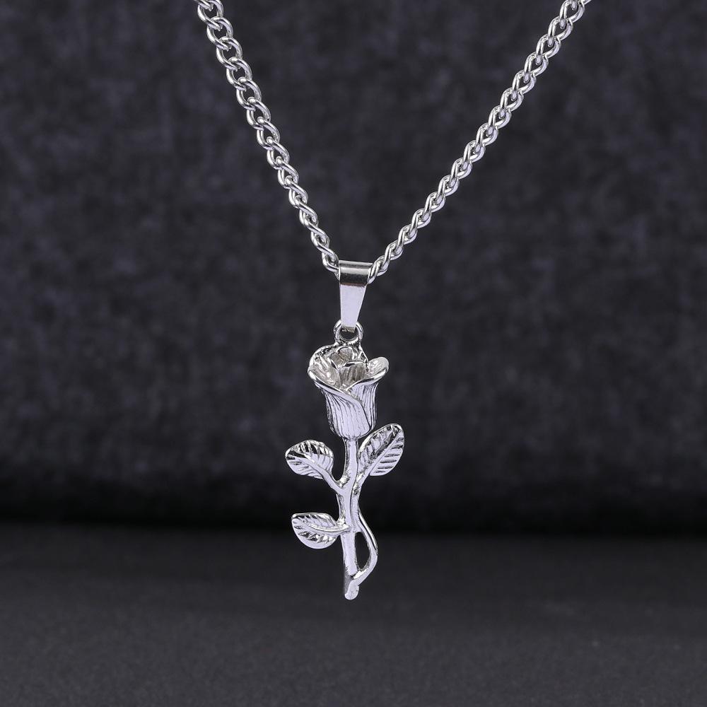 Vintage style three-dimensional rose pendant necklace made of stainless steel material, durable for women, versatile collarbone chain jewelry
