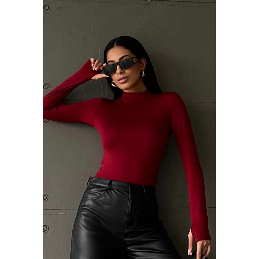 Женское черное боди с деталями на пальцах