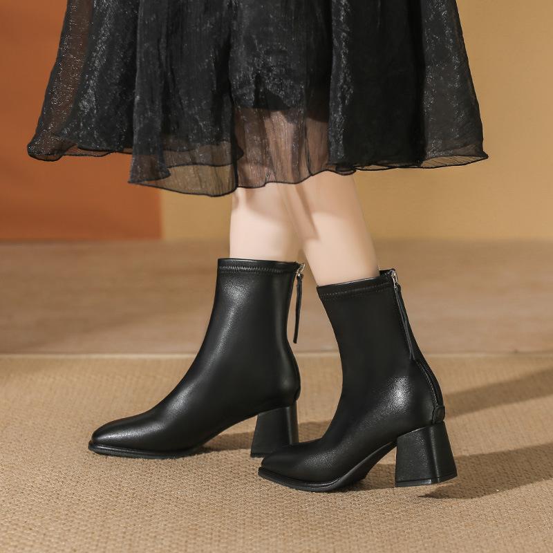 Белые короткие ботинки женские высокие каблуки 2025 осень и зима новая бархатная квадратная голова тонкие ботинки средний толстый каблук короткие ботинки Мартин