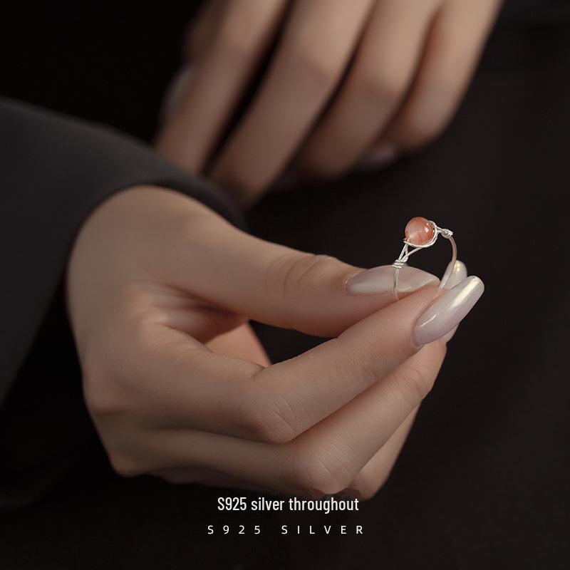 Кольцо женское Banyan Tree S925 из серебра с натуральным нефритом и красными бусинами