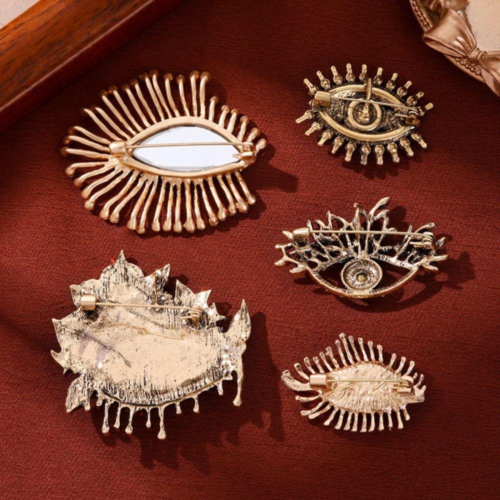Decoration Devil Eye Brooch Pin Crystal Pendant Banquet Clothes Pin Unique Luxury Badge Pin Party