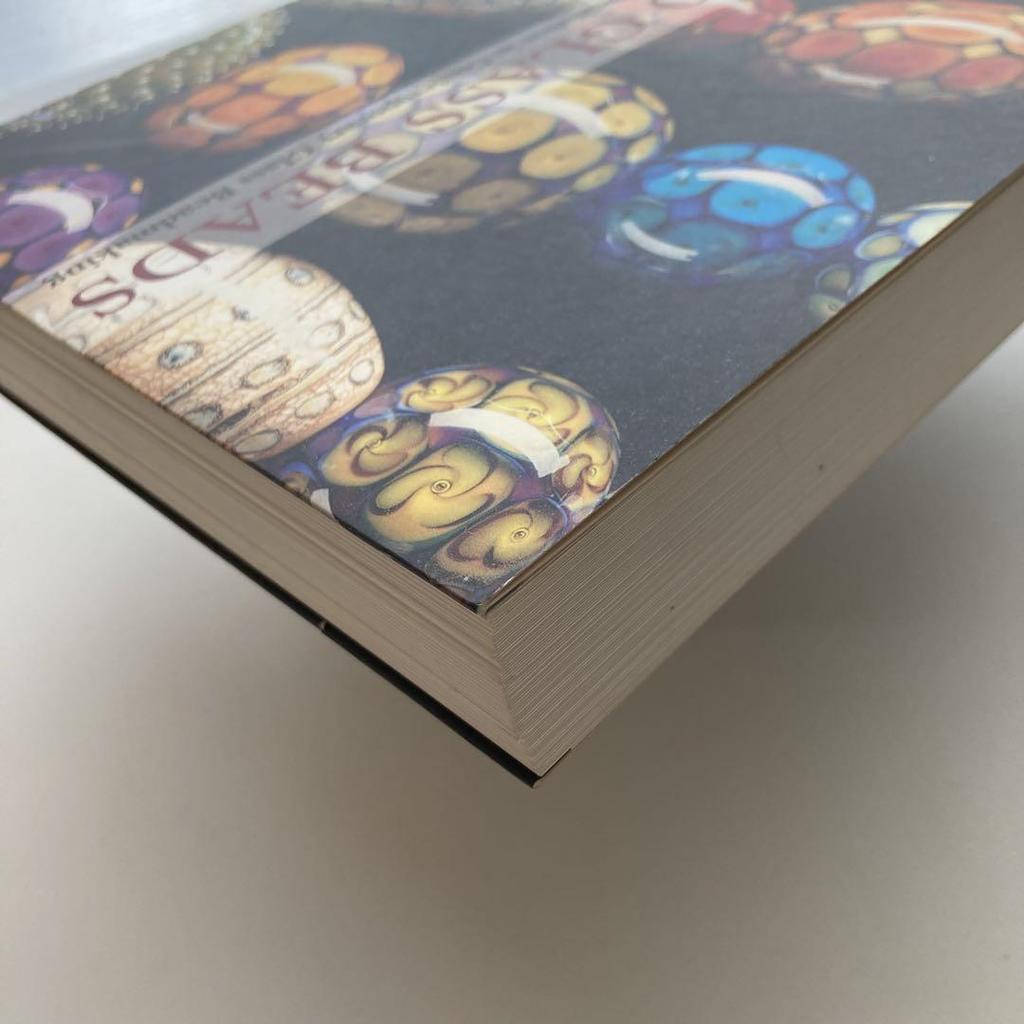 [ИСПОЛЬЗОВАННЫЕ] Иностранные книги: 1000 Стеклянных бусин: Инновации и воображение в современном изготовлении стеклянных бусин