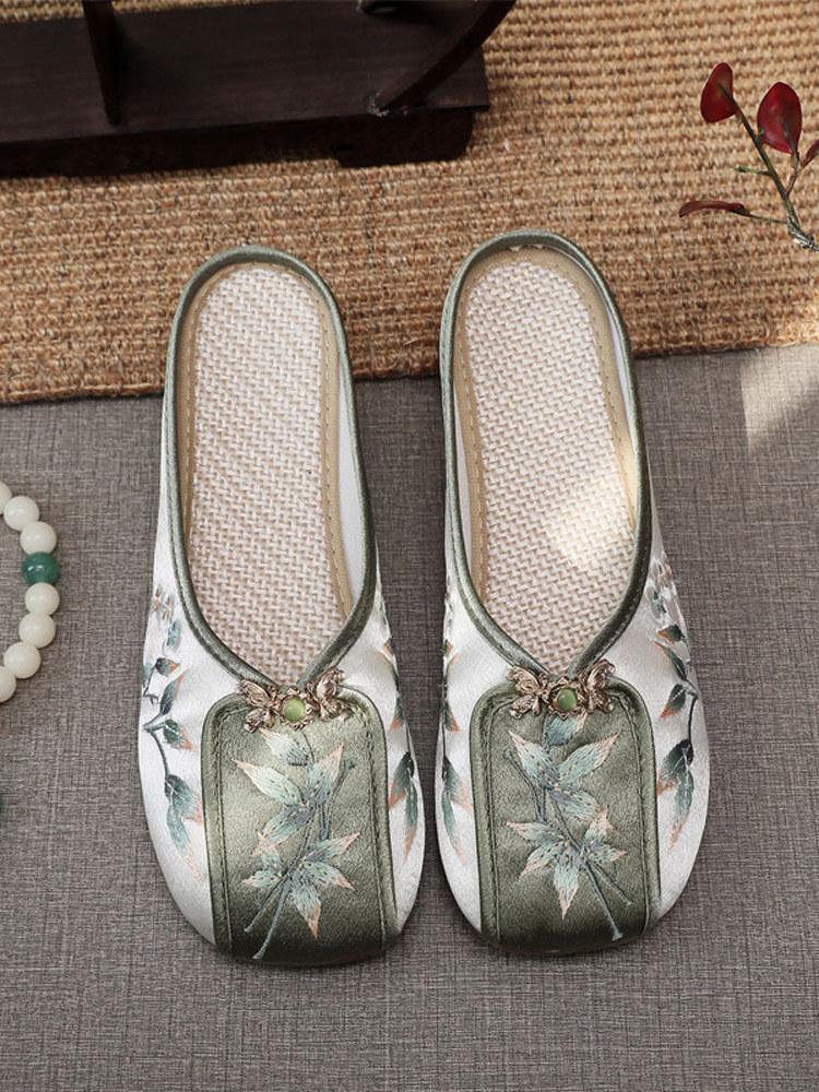 Модные домашние тапочки Женские лоферы на квадратном каблуке Шлепанцы с закрытым носком Массажный блок Цветочная ткань Вышивка Квадратный носок Каблук-блок Обувь Лоа