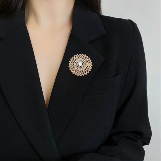 Sunflower Brooch Pin for Women, Rhinestones Inlaid Badge for Dress, Coat, Shawl, Decorative Collar Pin for Mother, Wedding