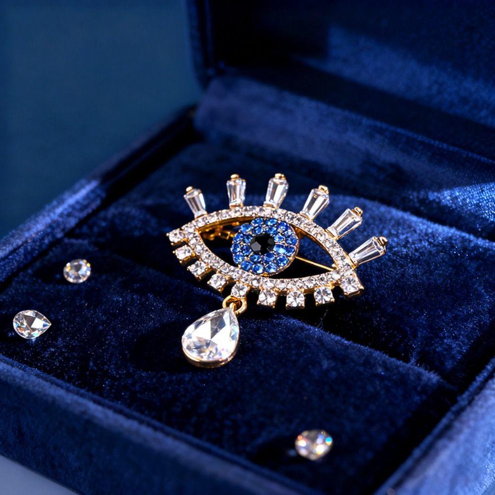 Hollow Out Luxury Badge Pin Decoration Banquet Clothes Pin Fashion Rhinestone Eye Brooches Party