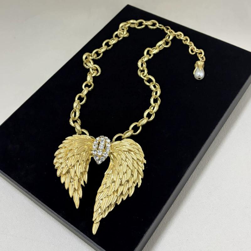 Exaggerated Retro Angel Wing Relief Wing Diamond Necklace Light Luxury High-End Feel Collarbone Chain Trendy Fashion Jewelry