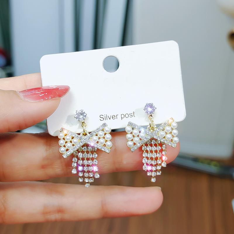 Серьги нового стиля, модные ювелирные изделия, инкрустированные прекрасным бантом, серьги с имитацией жемчуга, предотвращают аллергию