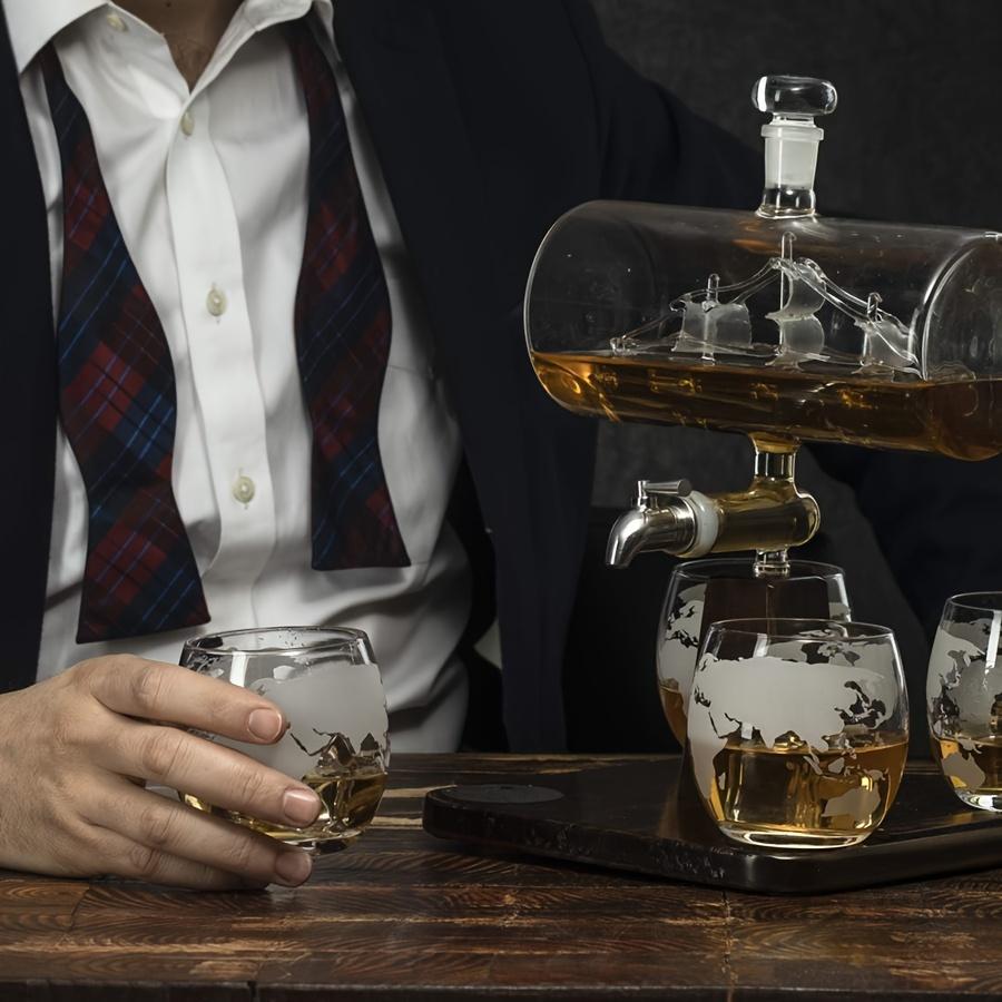 Набор графинов для виски и вина Nautical емкостью 1000 мл - включает 4 круглых бокала. Элегантный подарок для домашнего бара для мужчин и пап.