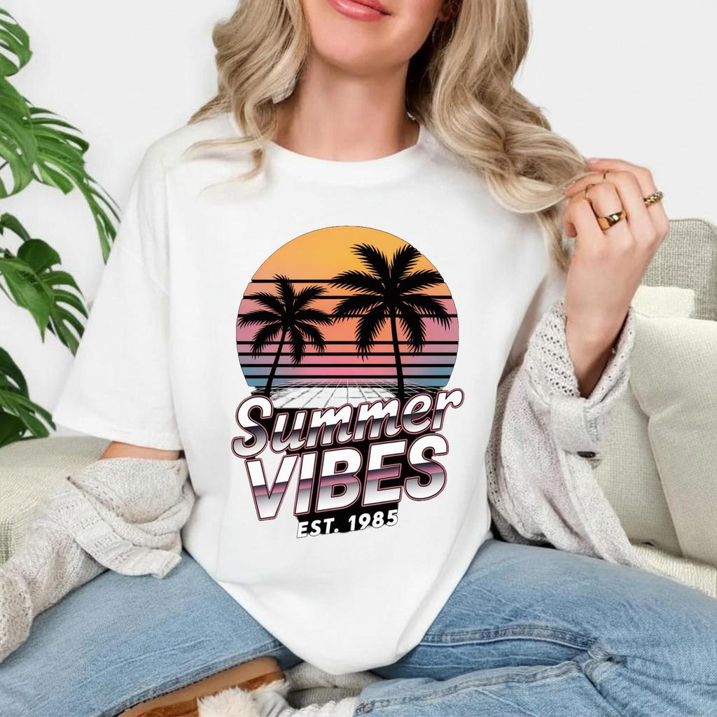 Summer Vibes T-Shirt,Retro Sunset Palm Tree Graphic Tee,Vintage 80s Style,Tropical Vacation Gift,Birthday Gift,Aesthetic Unisex CottonT-Shirt