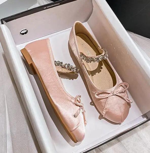 Модные эластичные туфли Мэри Джейн с ремешком из стразов, женские балетки из шелка с бантом, женские балетки с круглым носком, женские лоферы, свадебные туфли для невесты