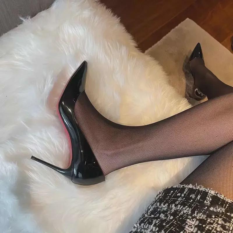 «Осень 2023 г. Черные лакированные туфли-шпильки с заостренным кончиком для профессионалов»