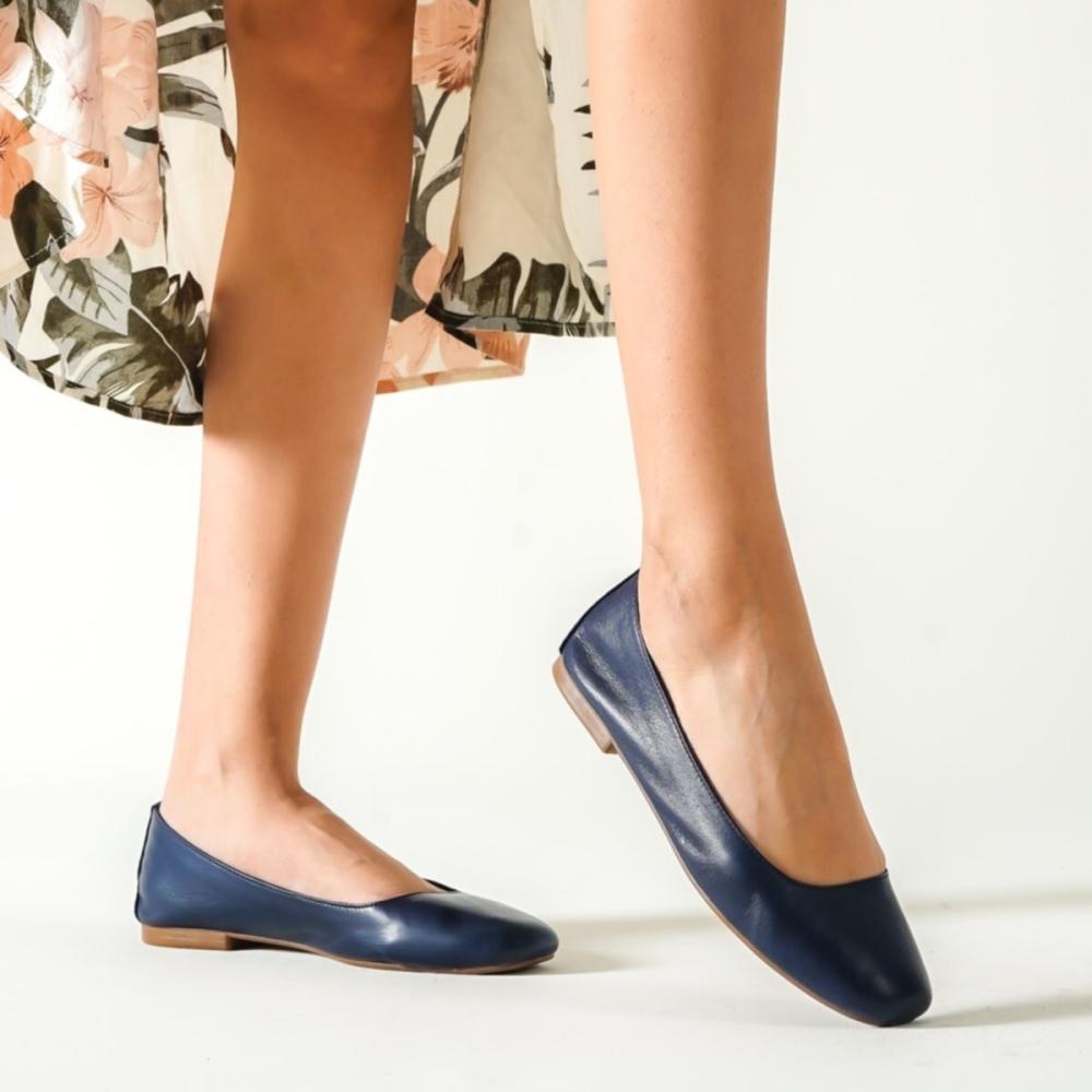 Темно-синие женские кожаные туфли на плоской подошве из натуральной кожи