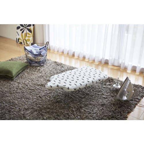 Yamazaki Lightweight Human-Shaped Ironing Board with Hooks, Neko Press, White, Approx. 69 x 37 x 20 cm, Hangs in Closet, Steel Mesh Construction, Prod