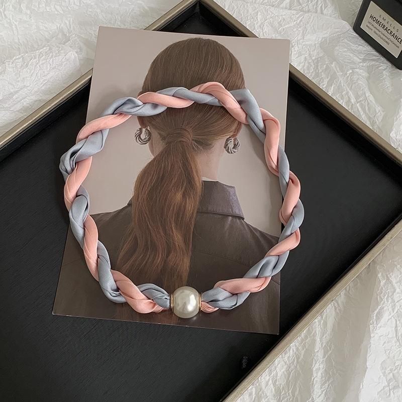 Pearl Necklace Twist Silk Scarf High-end Neck Protection Scarf with Shirt Magnetic Silk Scarf Simple Scarf Collarbone Chain