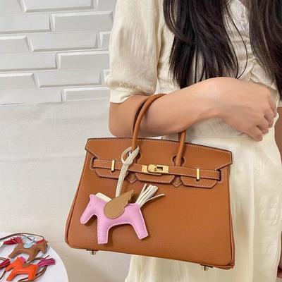 Комплект материалов для кожаной подвески «Пегас», Крылья маленькой лошадки, Кожаная подвеска-аксессуар для сумки «Любовь к лошадям»