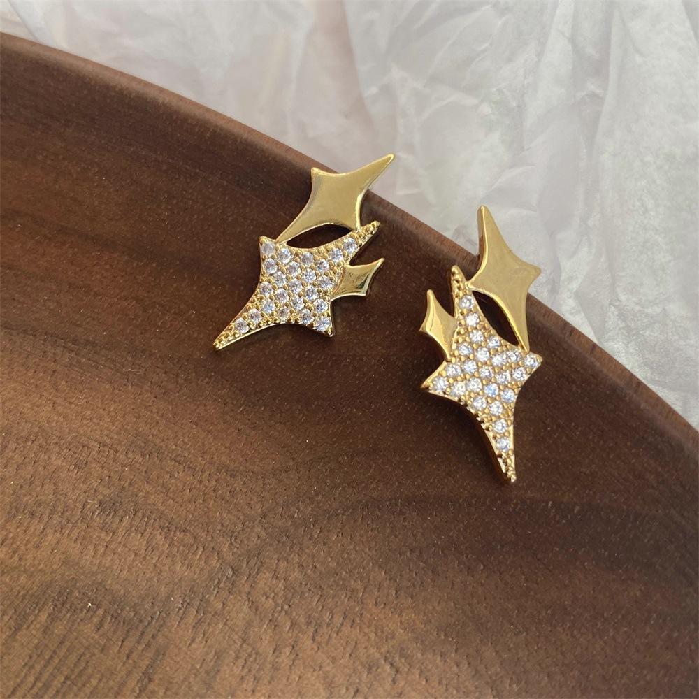 Высококачественное чувство звезд и нежный стиль, сращивание дизайна, чувство универсальности, серьги для поездок на работу, четырехлучевая звезда