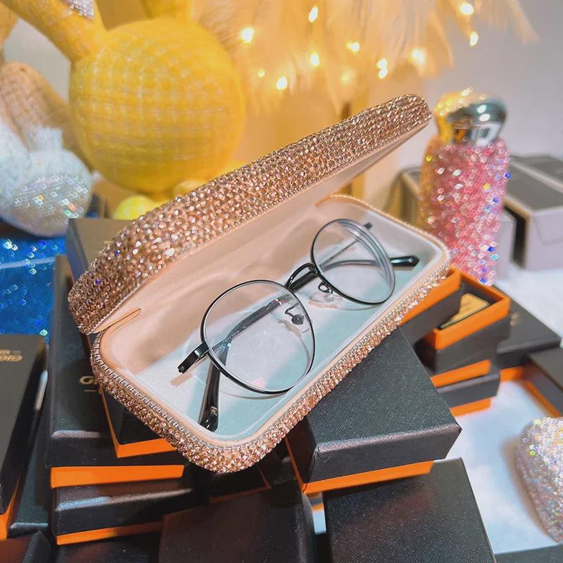 Роскошный футляр для очков с бриллиантовой инкрустацией: Элегантное и портативное хранилище для солнцезащитных очков и очков по рецепту