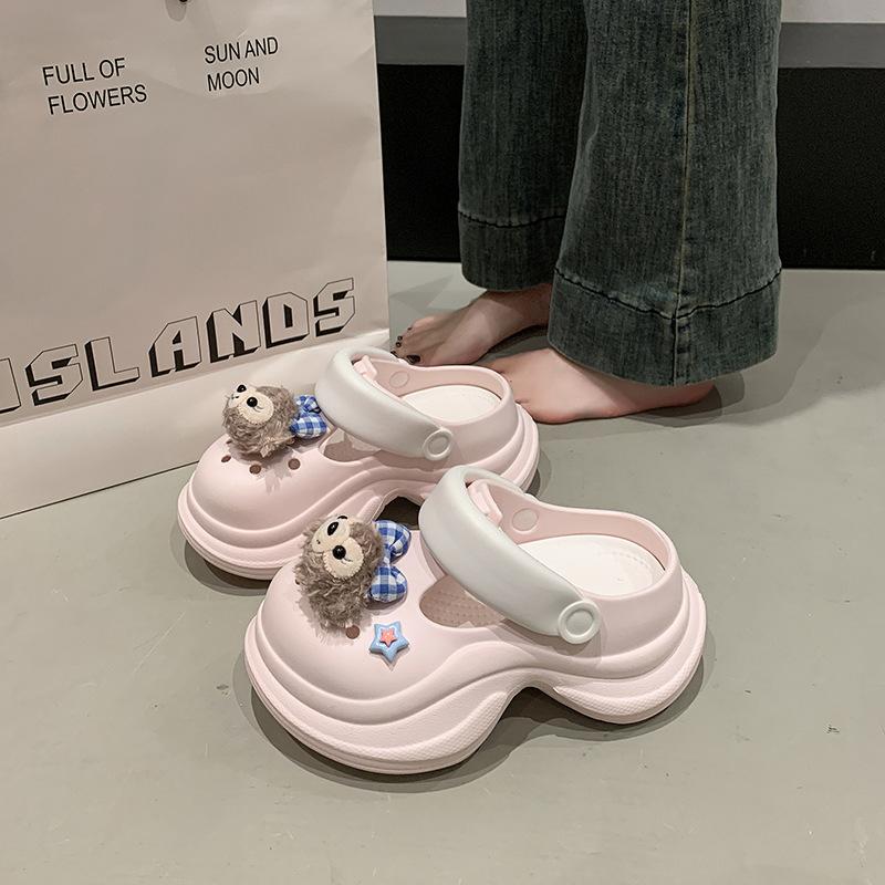 Height-increasing thick-soled hole shoes are fashionable and versatile, non-slip and non-smelly for external wear, cool slippers for feet, indoor home