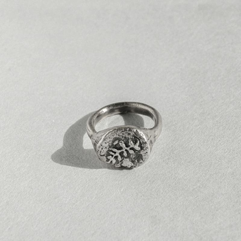 А.неуяк Мезофоссильное кольцо