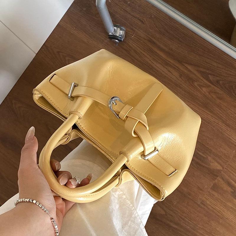 Spring and Summer Hot Sale Dopamine Color Small Fresh Portable Pleated Bag Fashionable Commuter Ou Ruofeng Foreign Style Messenger Women's Bag