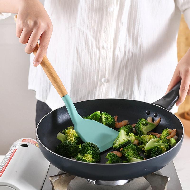 Зеленый силиконовый набор кухонных принадлежностей, антипригарная посуда, лопатка, венчики для яиц, деревянная ручка, набор кухонных инструментов