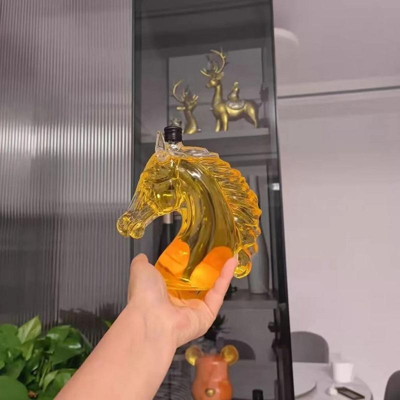 Статуэтка Лошадиная голова Бутылка для вина, Декантер Украшение для бара дома Бутылка для виски 3D Гравировка Тематические стаканы для виски Статуэтка 350 мл