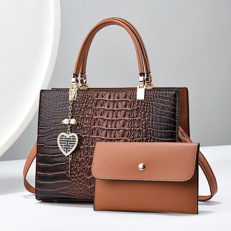 New Handbag Crocodile Print High-grade Sense Large Capacity To Send Mom Crossbody Killer Bag