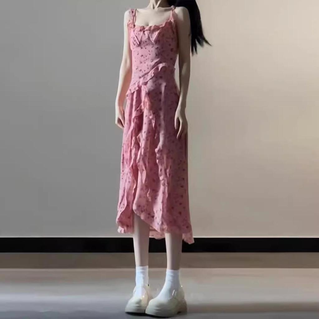 Лето 2024 г. Платье с зауженной талией и французскими цветочными оборками