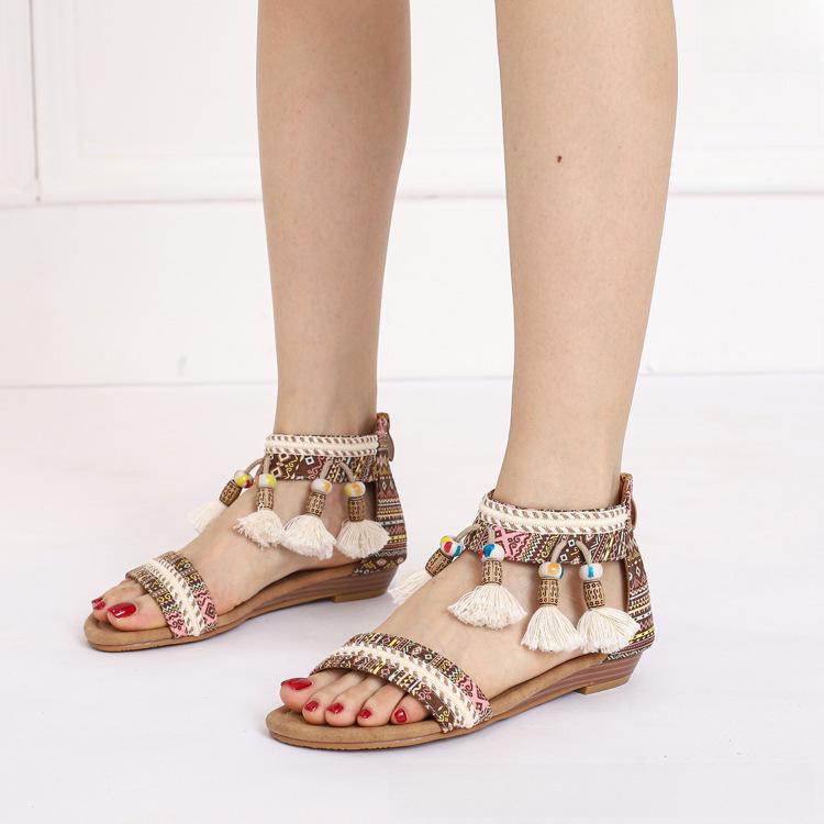 Богемные сандалии-клинья в римском стиле с кисточками и бусинами для летних приморских путешествий