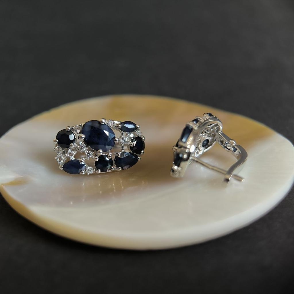 Серебряные серьги с натуральным сапфиром 7.608ct, фианитами (2180944)