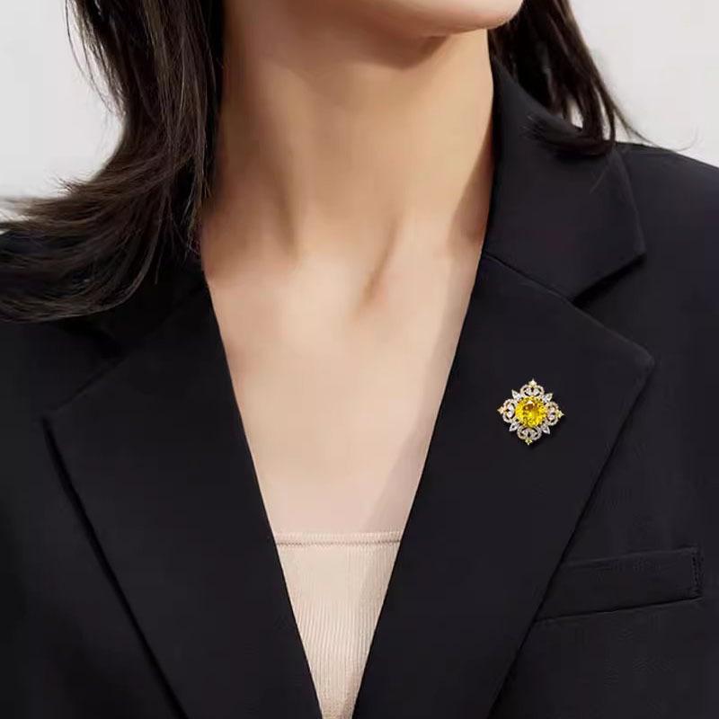 Crystal Brooch, High-end Women's Luxurious Style, Brooch, Collar Pin Buckle, Secure Cardigan, Chest Anti-glare Buckle