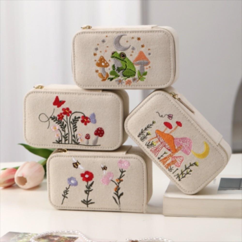 Шкатулка для хранения украшений с вышивкой цветов, портативная мини-шкатулка для серег, ожерелий, колец, кейс-витрина для украшений с молнией, цветок, подарок