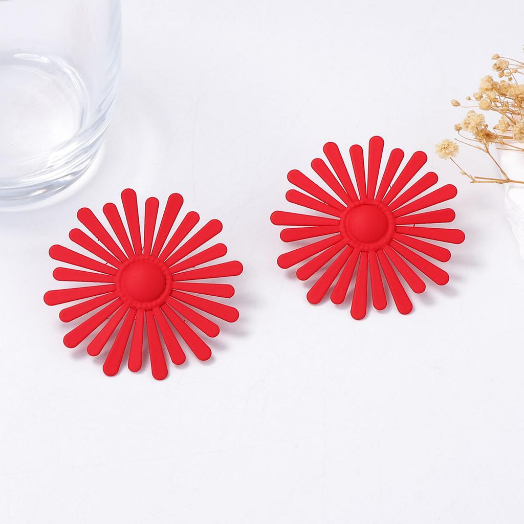 European and American Simple, Fashionable, Exaggerated Metal Lacquered Red Flower Stud Earrings Are Versatile Daily Commuting Earrings