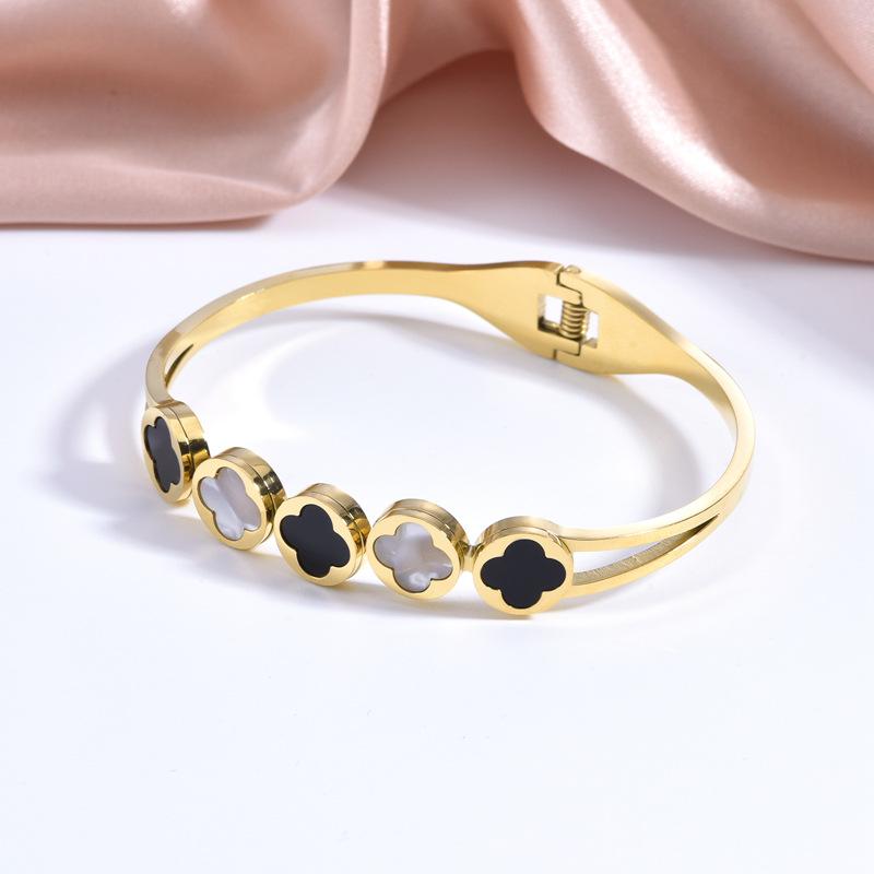 Открытый браслет из нержавеющей стали с четырьмя листами клевера и бриллиантами, который не выцветает