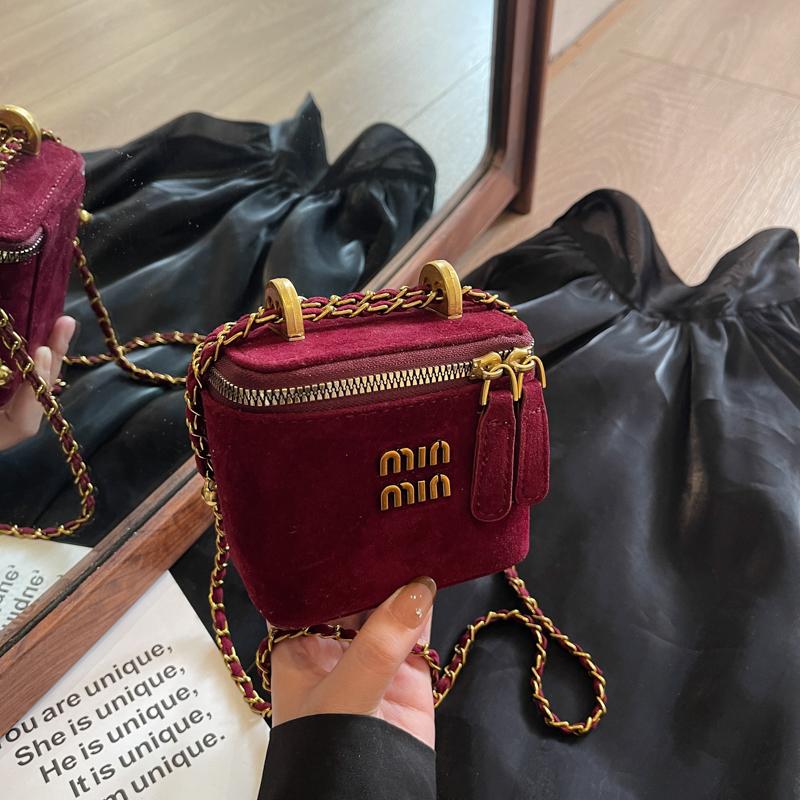 Матовая новая цепочка Miu Французская коробочка Сумка Нишевая текстура Женская маленькая квадратная сумка Персонализированная сумка через плечо Посланник