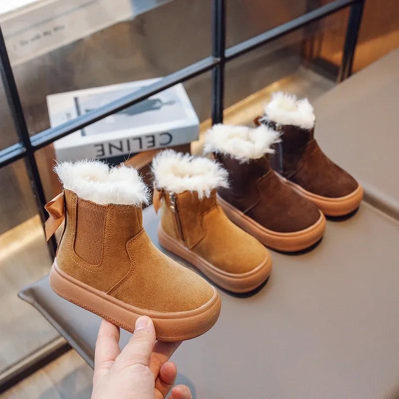 2024 Детские зимние ботинки для девочек, зимние новые модные корейские ботинки с мягкой подошвой, нескользящие, универсальные, сохраняющие тепло, плюшевые ботинки