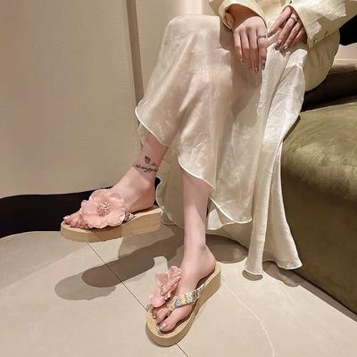 Модные толстые шлепанцы для отпуска, водонепроницаемые, VIP, новый стиль обуви 2025, роскошные, оригинальные, удобные в носке, трендовые женские шлепанцы и женские сандалии